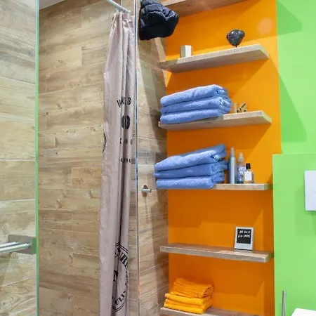 בית הארחה Flo's Atelier - Family 4*