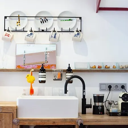 Flo's Atelier - Family Bed & Breakfast