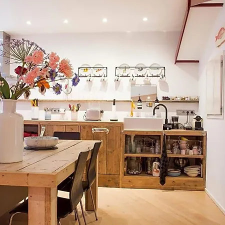 Flo's Atelier - Family Note Is Adjacent To Flo's Amsterdam
