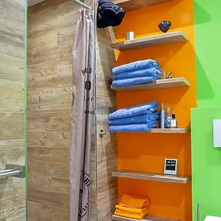 Flo's Atelier - Family Note Is Adjacent To Flo's بيت ضيافة