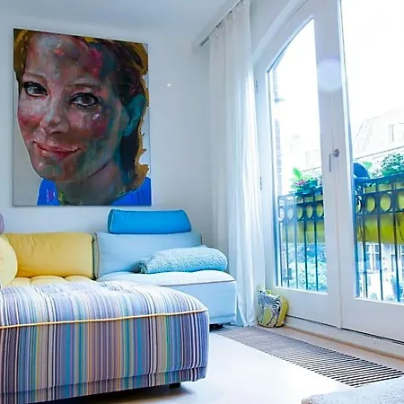 Guest house Flo's Atelier - Family Note Is Adjacent To Flo's 4*