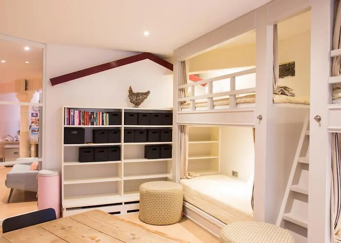 Flo's Atelier - Family Note Is Adjacent To Flo's Pensionat