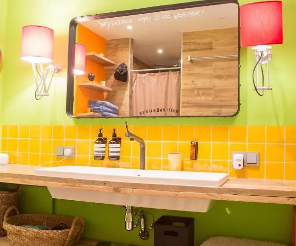 Flo's Atelier - Family Note Is Adjacent To Flo's Pensionat Amsterdam