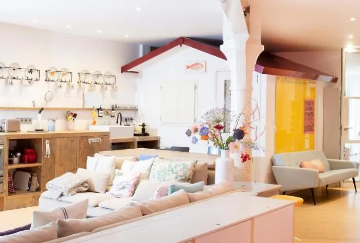 Flo's Atelier - Family Note Is Adjacent To Flo's Pensionat Amsterdam