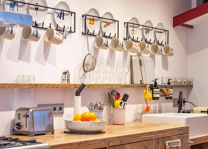 Flo's Atelier - Family Note Is Adjacent To Flo's