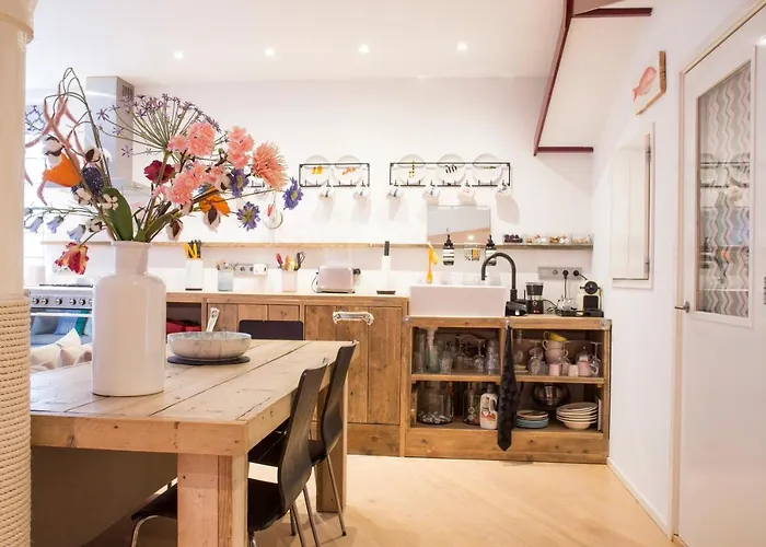 Pensionat Flo's Atelier - Family Note Is Adjacent To Flo's