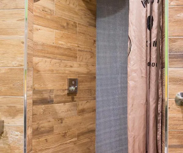 Flo's Atelier - Family Note Is Adjacent To Flo's Amsterdam