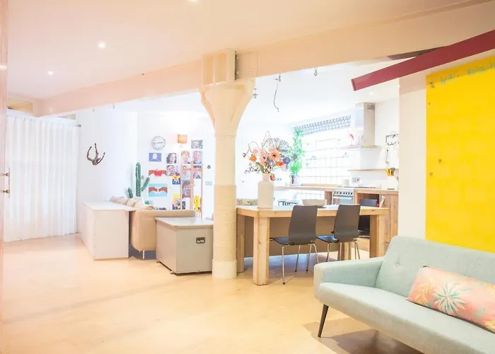 Flo's Atelier - Family Note Is Adjacent To Flo's