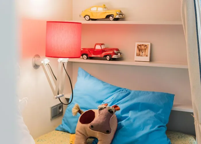 Flo's Atelier - Family Note Is Adjacent To Flo's Amsterdam