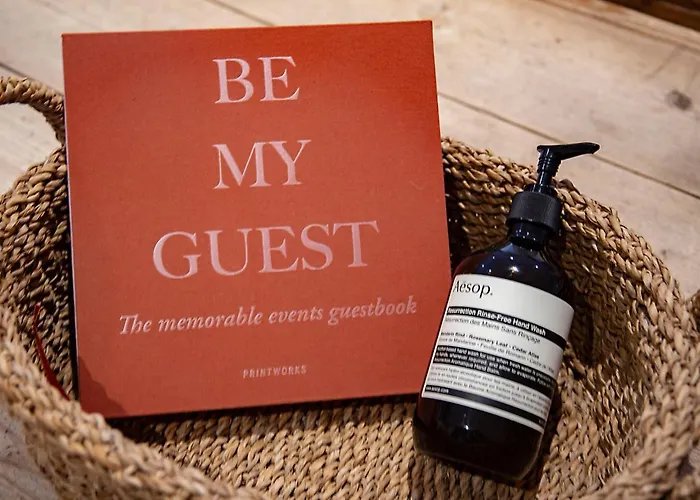 Flo's Atelier - Family Note Is Adjacent To Flo's Amsterdam