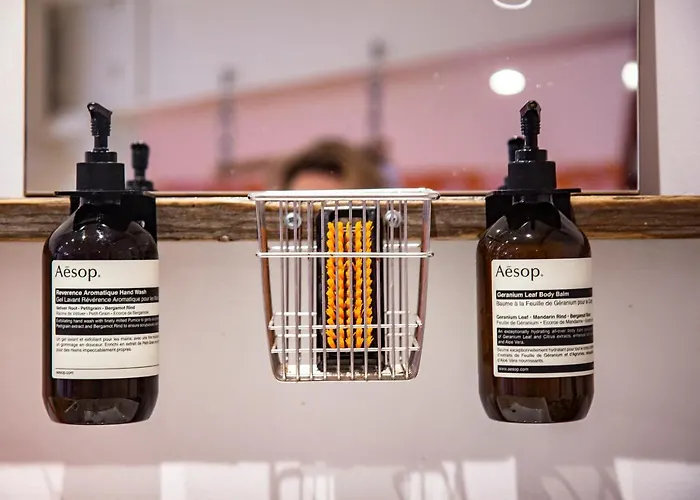 Flo's Atelier - Family Note Is Adjacent To Flo's Pensionat Amsterdam