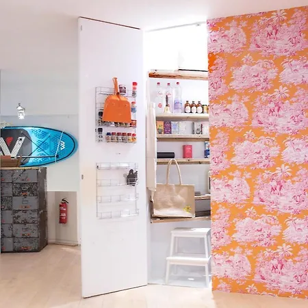 Гостевой дом Flo's Atelier - Family Note Is Adjacent To Flo's